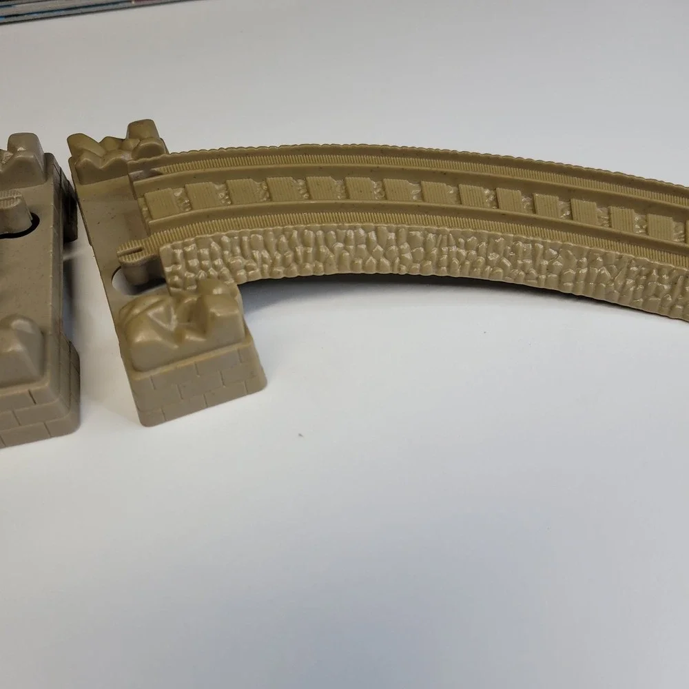 Thomas Train Railway Track Pieces‎ 2009 Curved Ramp Bridge Supports Set